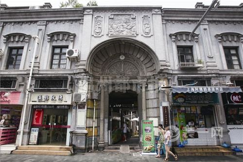 温州纱帽河朱氏民居空有其表 内部破旧杂乱成担忧